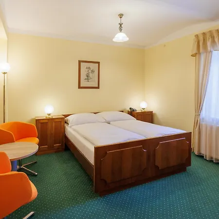 Hotel U Zamecku Cihelny Karlovy Vary Exterior photo