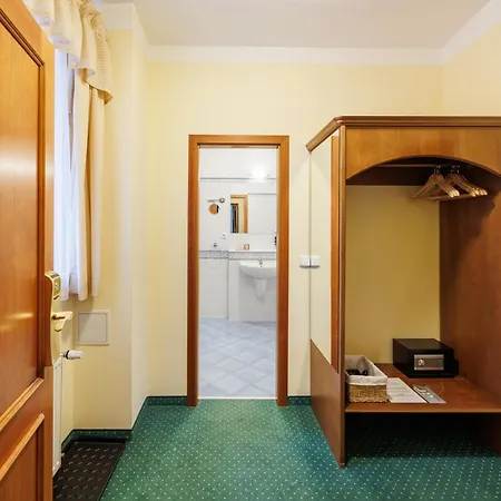 Hotel U Zamecku Cihelny Karlovy Vary Exterior photo