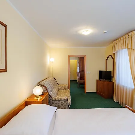 Hotel U Zamecku Cihelny Karlovy Vary Exterior photo